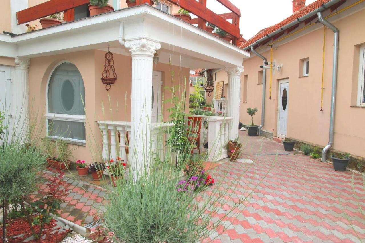 Yox Apartment 5 Oradea Exterior photo